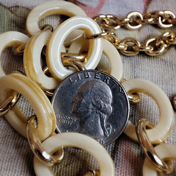 Talbot's Talbots Long Oval Yellowish Swirl Cream Lucite Gold Tone Link Necklace - Picture 9 of 14